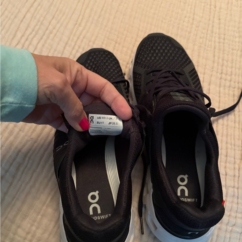 On Cloud Dark Grey Athletic Shoes With Knit Upper View 3